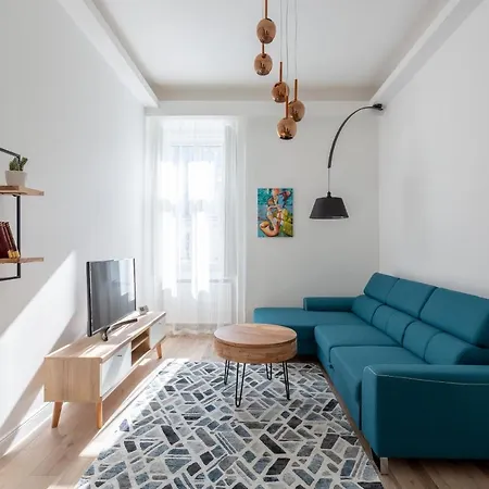 Downtown Elegance By Great Market Hall - 2 Bedrooms, 1 Living Room, 2 Bathrooms, Free Airconditioner, Free Italien Coffee * Budapest
