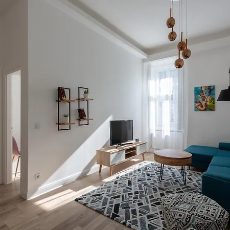 Downtown Elegance By Great Market Hall - 2 Bedrooms, 1 Living Room, 2 Bathrooms, Free Airconditioner, Free Italien Coffee Budapest