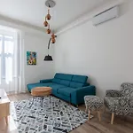 Downtown Elegance By Great Market Hall - 2 Bedrooms, 1 Living Room, 2 Bathrooms, Free Airconditioner, Free Italien Coffee Apartmán