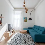 Downtown Elegance By Great Market Hall - 2 Bedrooms, 1 Living Room, 2 Bathrooms, Free Airconditioner, Free Italien Coffee * Budapešť