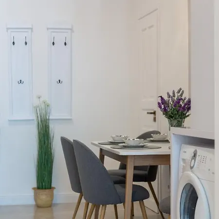 Apartment Downtown Elegance By Great Market Hall - 2 Bedrooms, 1 Living Room, 2 Bathrooms, Free Airconditioner, Free Italien Coffee