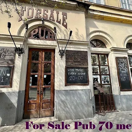 Apartment Downtown Elegance By Great Market Hall - 2 Bedrooms, 1 Living Room, 2 Bathrooms, Free Airconditioner, Free Italien Coffee *