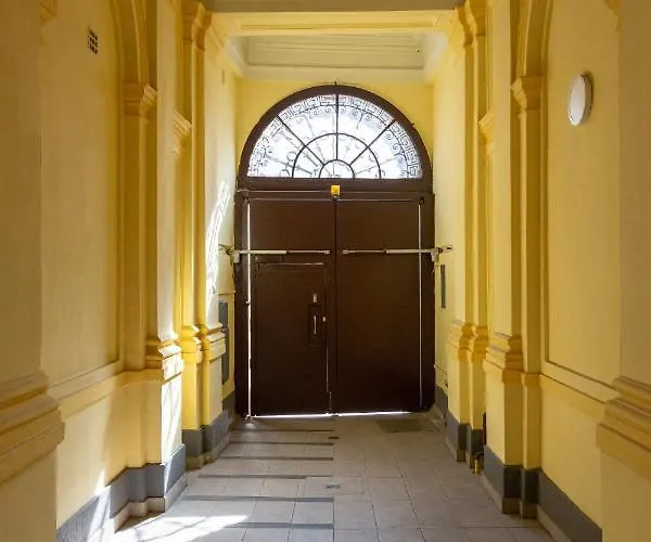 Apartament Downtown Elegance By Great Market Hall - 2 Bedrooms, 1 Living Room, 2 Bathrooms, Free Airconditioner, Free Italien Coffee