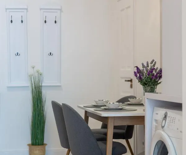 Apartament Downtown Elegance By Great Market Hall - 2 Bedrooms, 1 Living Room, 2 Bathrooms, Free Airconditioner, Free Italien Coffee