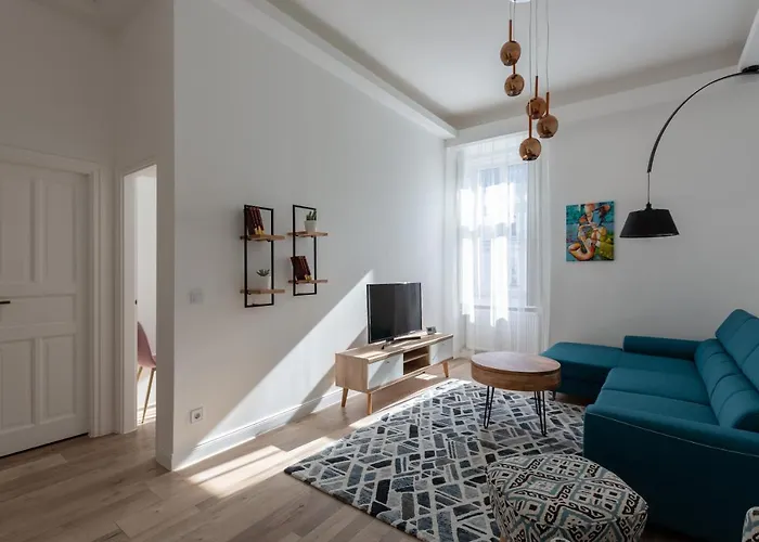 Downtown Elegance By Great Market Hall - 2 Bedrooms, 1 Living Room, 2 Bathrooms, Free Airconditioner, Free Italien Coffee Budapesta